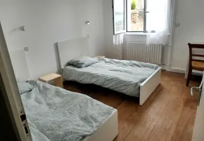 4 bedroom house near the sea and shops - Image 4