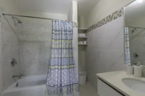 \"The Oasis\" PH 1 BR with AC, WiFi, complimentary Netflix & 24/7 security. - Image 2