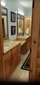 Beautiful Montana Spruce Log Home in Historic Antiques Corridor - Image 2