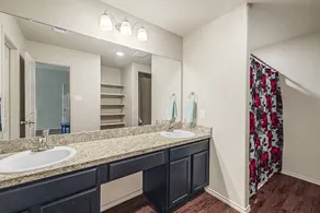 Spacious 4BR East Houston Home, EV Charger,Parking - Image 5