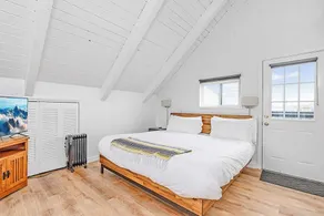 Ocean Shores cozy chalet located within steps from the beach - Image 5