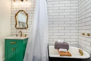 Charming cottage located in historic downtown Louisville.   - Image 3