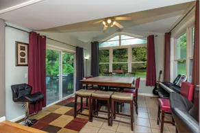 Modern home near Cleveland - Image 5