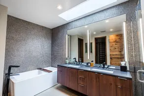 Luxury Service 2 King Suites & PRIVATE Pool – Sleeps 4 – Daily HK - Image 4