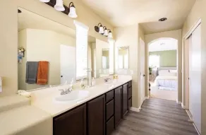 Large Fully Furnished 5 Bedroom Home - Image 4