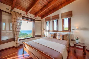 Four-Bedroom Private Family Villa with Pool, 400m from the Beach. Villa Russelia - Image 4