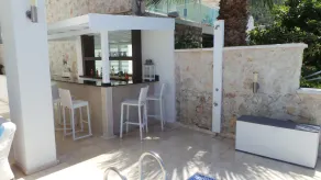 Moderne Villa mit 4 Schlafzimmern, fantastischem Meerblick, täglicher Reinigung, beheiztem Pool, 2 Bars - Image 2