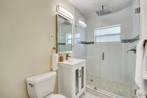 PHENOMENAL FUN DOWNTOWN DELRAY SPACIOUS HOME / W / OPVARMET POOL / TIKI HUT / NEAR BEACH - Image 3
