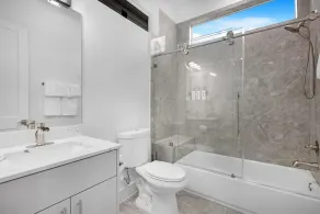 Luxurious 3 Bed3 Bath near Downtown Houston - Image 2