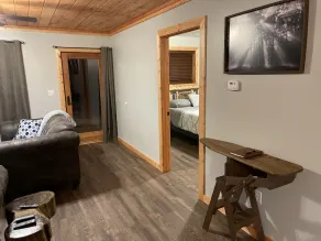 Brand new cabin in the woods with hot tub  1/2 mile from Starview Winery - Image 5