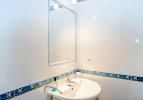 House with independent entrance - Image 4