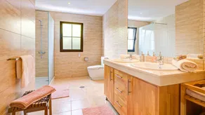 Premium luxury front line villa, 15 minute taxi ride from airport, private pool - Image 3
