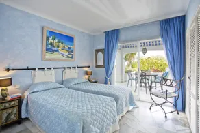 Emplacement magnifique près de Marbella. Grande terrasse. Superbes vues sur la mer et la montagne - Image 4