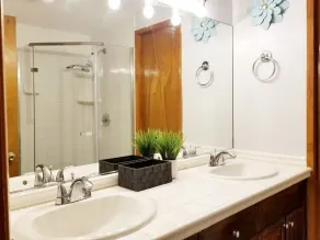 GRANDE CHAMBRE MAÎTRE AVEC ENTRÉE ET BAIN PRIVÉS - Image 2