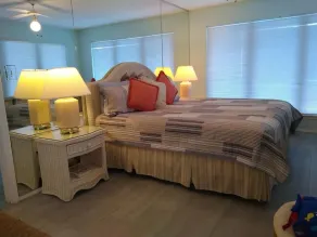 Unique & Spacious 3 Bedroom, 2 Bath Beachfront Condo with Incredible Ocean Views - Image 5