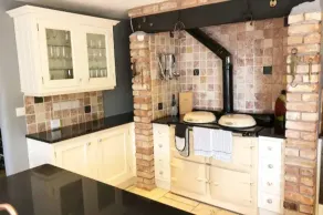5-Bed Home - Sleeps 12 Pool Garden & Play Area - Image 2