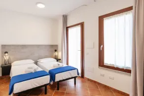 Two-room apartment of approximately 28 m2, located on the ground floor or first floor with sea view, composed of a living room with kitchenette, double sofa bed, double bedroom (joinable single beds), bathroom, balcony or veranda. Some apartments may hav - Image 2