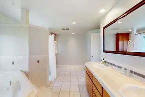 Soundfront home with WiFi, washer/dryer, central AC, and enclosed yard - Image 3