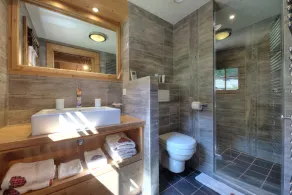 Private stunning chalet with incredible views, sunken jacuzzi & spa - Image 3