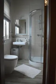 Muy bien acabado 3 dormitorios dúplex con piscina privada y vista al campo / al mar - Image 2