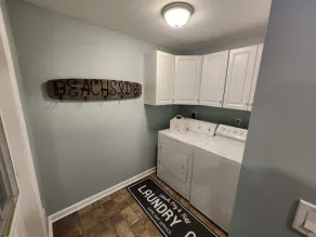 Minutes to Walnut Beach, newly renovated 3 bedroom home - Image 2