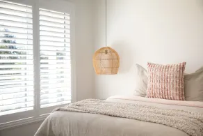 Large 4 bedroom home sleeps 10 guests - on golf course - Image 3