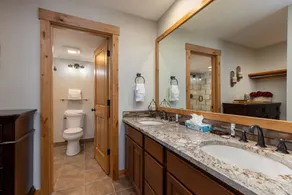 Private Balcony w/ Mountain View, Close to Shuttle & Walk to Lakeside Village - Image 3