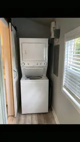 Cheerful One Bedroom Remodeled Tiny Home, close to everything! - Image 2