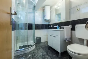 AMAZING 1 BED. APARTMENT-10 MINUTES WALK TO BEACH! - Image 5