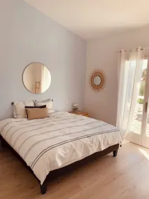 SPACIOUS VILLA WITH SWIMMING POOL WITH VIEW OF THE GULF OF ST TROPEZ - Image 5