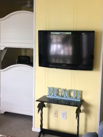 Family resort atmosphere on beautiful Atlantic Beach, North Carolina - Image 2