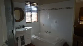Large House on Acreage+River+BeautifulViews+sleeps14+Hire of optional gypsy vans - Image 3