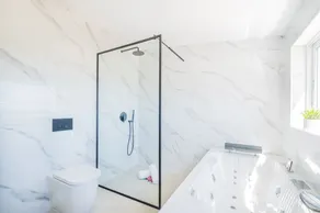 Spacious Villa: Jacuzzi, Cinema & Heatable Pool - Image 3