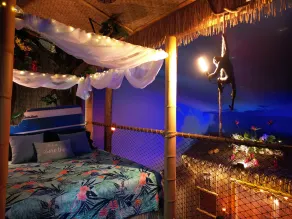 Shipwrecked-VERY COOL couple's ATL area theme suite! - Image 4