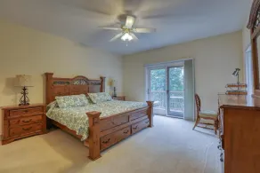 LAKEFRONT, 10 BEDROOMS, 5.5 BATHS, SLEEPS 32, Dock, TWIN COVE MARINA. 6 mins I75 - Image 3