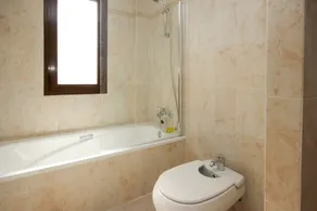 Appartement neuf de 2 chambres situé à 5 minutes de Puerto Banus - Image 3
