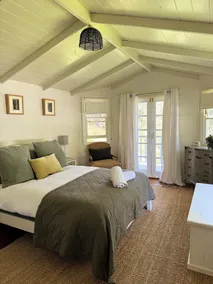 Cute Cottage with Log Burning Fire, close to Wineries - Image 4