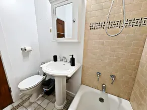 Perfectly Located 1BR - Hinman D2 - Image 4