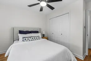 Comforting Lakeside Retreat in Gated Community - Image 5