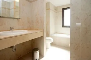 Appartement neuf de 2 chambres situé à 5 minutes de Puerto Banus - Image 2