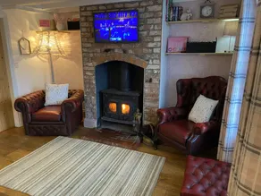 Hemlockglade Amazing pet friendly cottage , hot tub ,logburner,enclosed garden , - Image 3