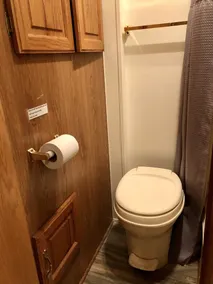 Spacious, Secluded RV On Private Lake with Own Access - Image 5
