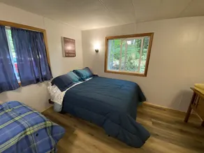 Cozy cabin on lake and trails - Image 3