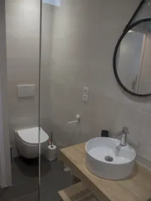 Sehr schönes Haus im Jahr 2019 Fuß im Wasser renoviert - Image 4