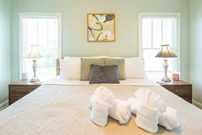 5 Min Walk to Beach & Community Pool; Views of Lagoon & Ocean from Rooftop Deck; Great for Families! - Image 5