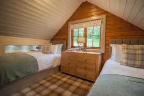Woodpecker Lodge | sleeps 4 - Hot Tub, Dog Free - 4* Gold Award - Image 5