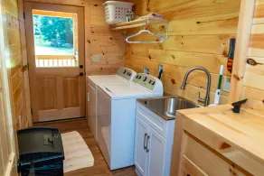 Luxurious Log Cabin Retreat Hot Tub Fireplace, Fire pit, Foosball, BBQ, 4 TVs - Image 4
