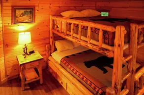 Schöne Herbstblätter, 7 Morgen Wald, abgelegene Blockhütte, am Wasser! Kajak! - Image 3