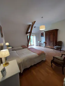 Large, comfortable house in a green setting (sleeps 12) - Image 5