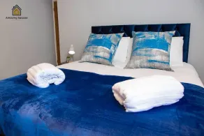 City Centre 2 Bed Flat Sleeps 3 for Work and Leisure with Private Parking & Wifi - Image 5